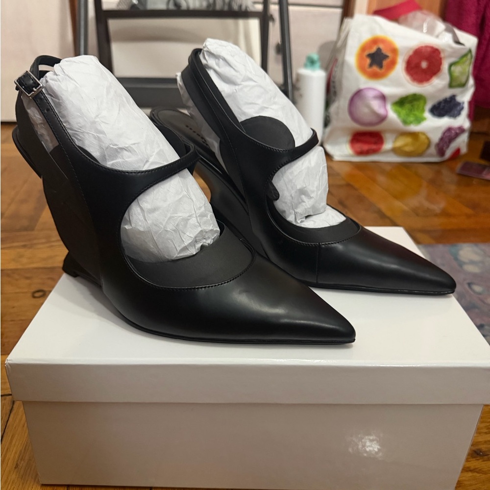 Brandon Blackwood Black Pointed Mary Jane Slingback Heels - Picture 3 of 8